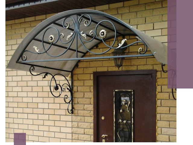 Изготовление козырьков из металла под ключ в Железногорске